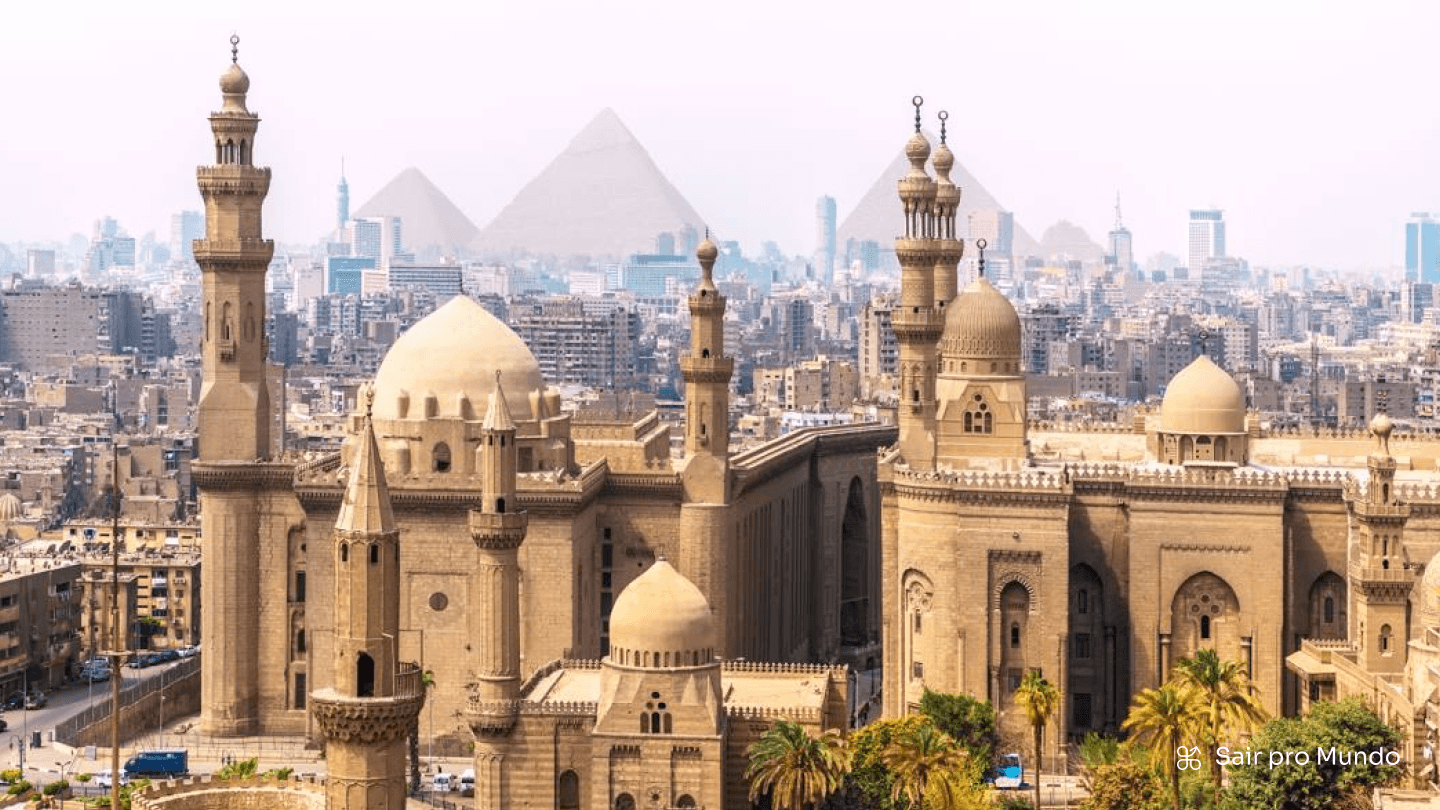 How much does it cost to travel to Cairo (Egypt)? Flights, accommodation, etc.